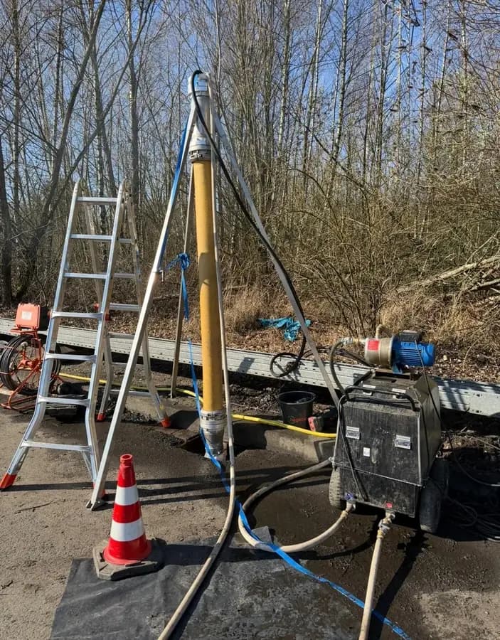 Schachtsanierung mit Dreibein-Sicherung durch Kanal-Tec-AkBa