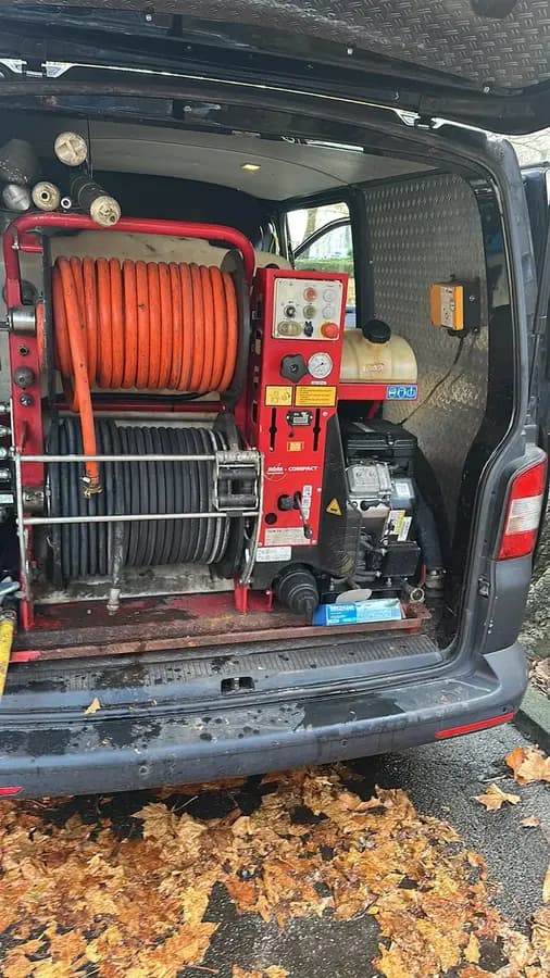 Einsatzfahrzeug von Kanal-Tec-AkBa mit Spültechnik